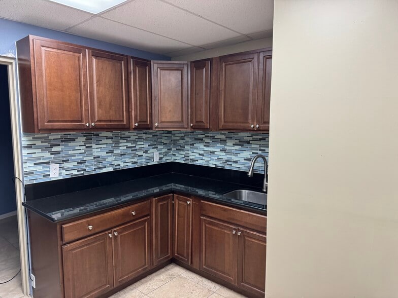 725 Main St, Chula Vista, CA for lease - Building Photo - Image 3 of 11