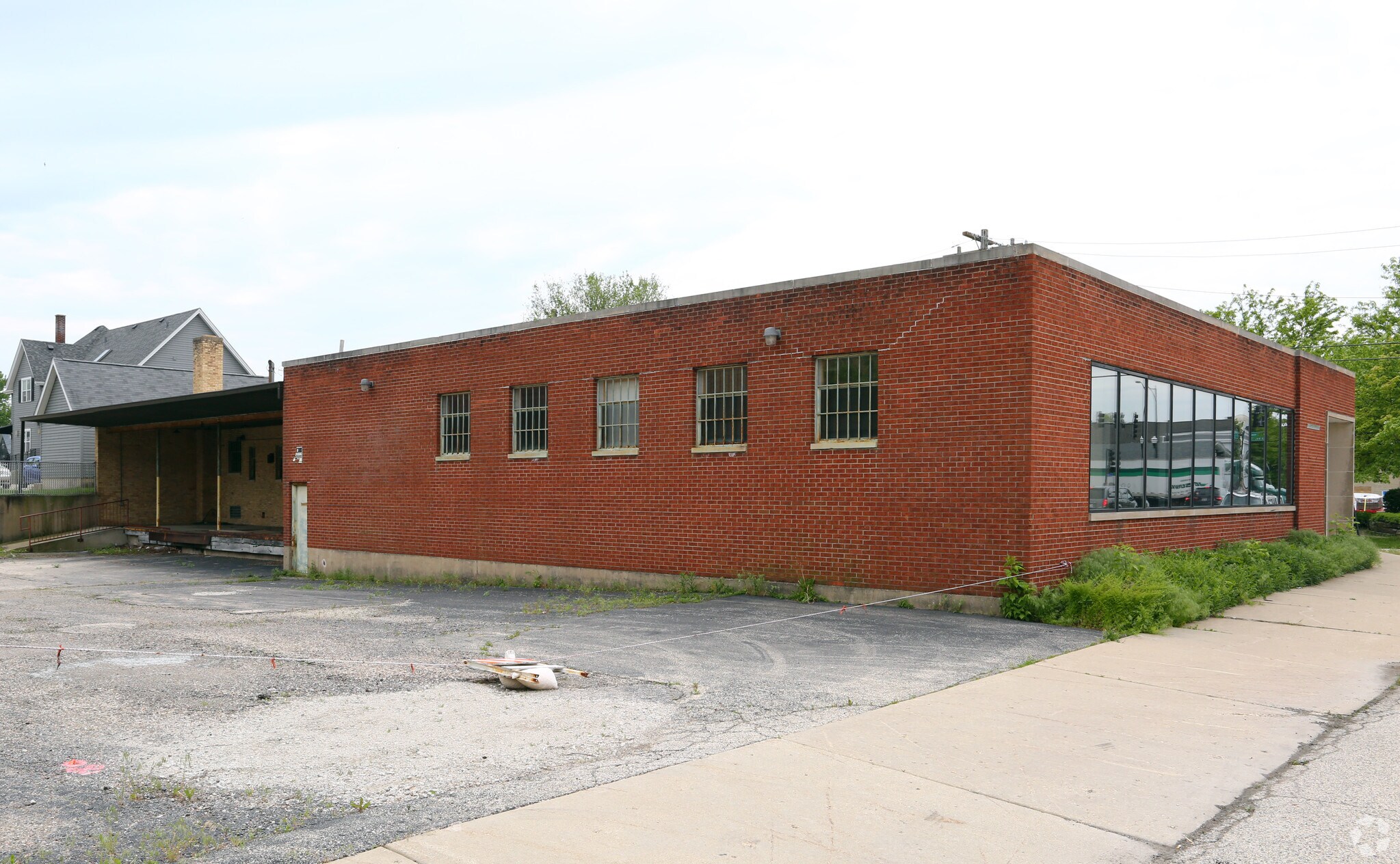 Retail in McHenry, IL for sale Primary Photo- Image 1 of 1