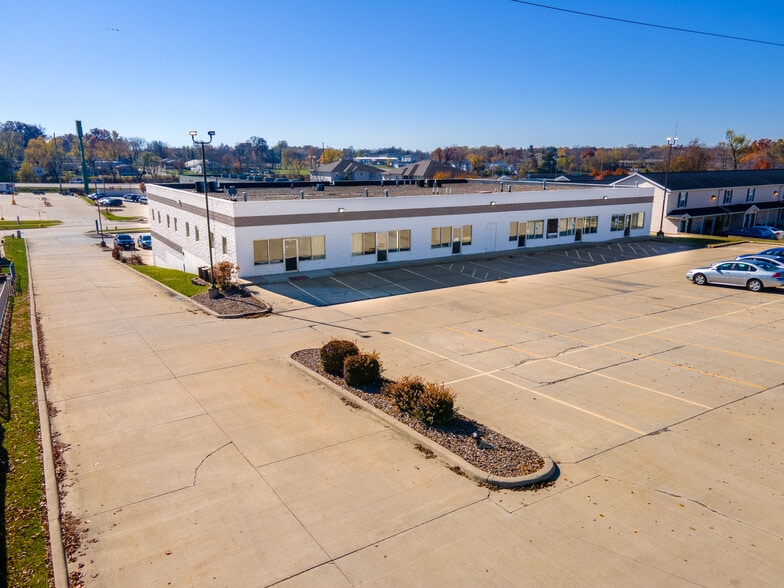 1717 R.T. Dunn Dr, Bloomington, IL for lease - Building Photo - Image 2 of 3