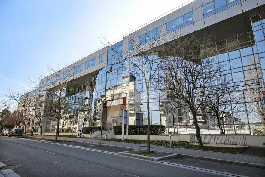 Office in Massy for lease - Building Photo - Image 1 of 6