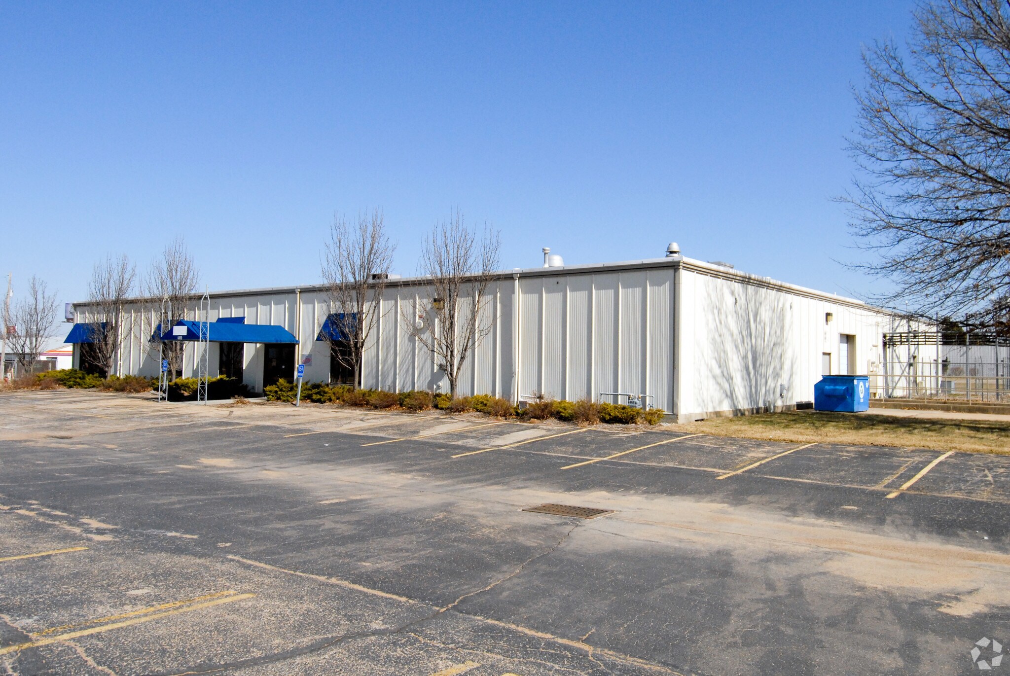 4100 Sw Southgate Dr, Topeka, KS for sale Primary Photo- Image 1 of 1