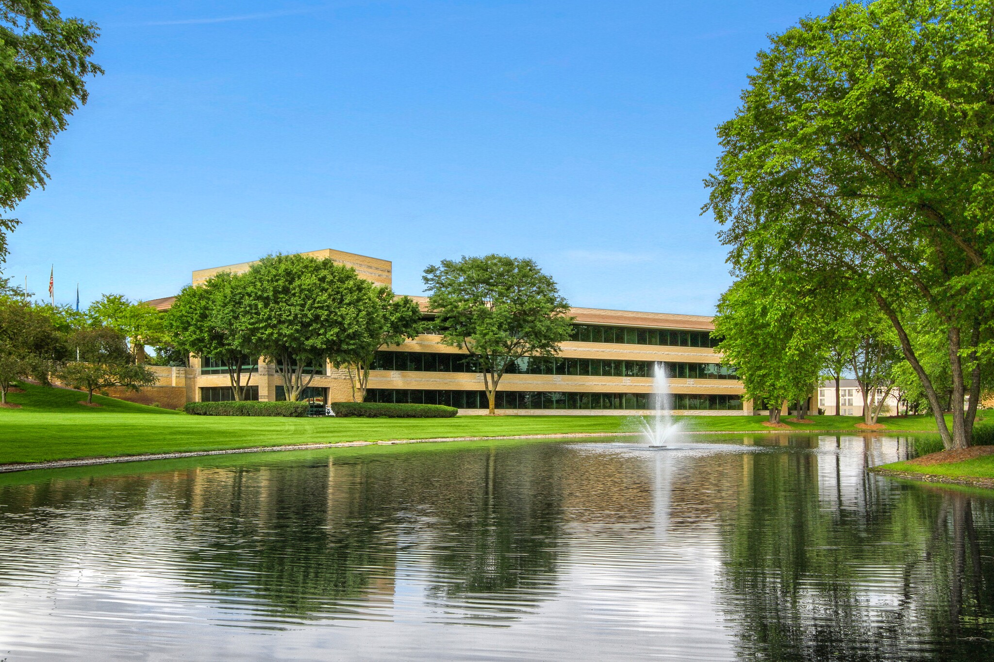 2700 Midwest Dr, Onalaska, WI for sale Building Photo- Image 1 of 1