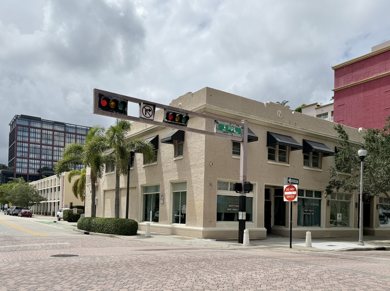 321-325 S Dixie Hwy, West Palm Beach, FL for lease - Building Photo - Image 1 of 2