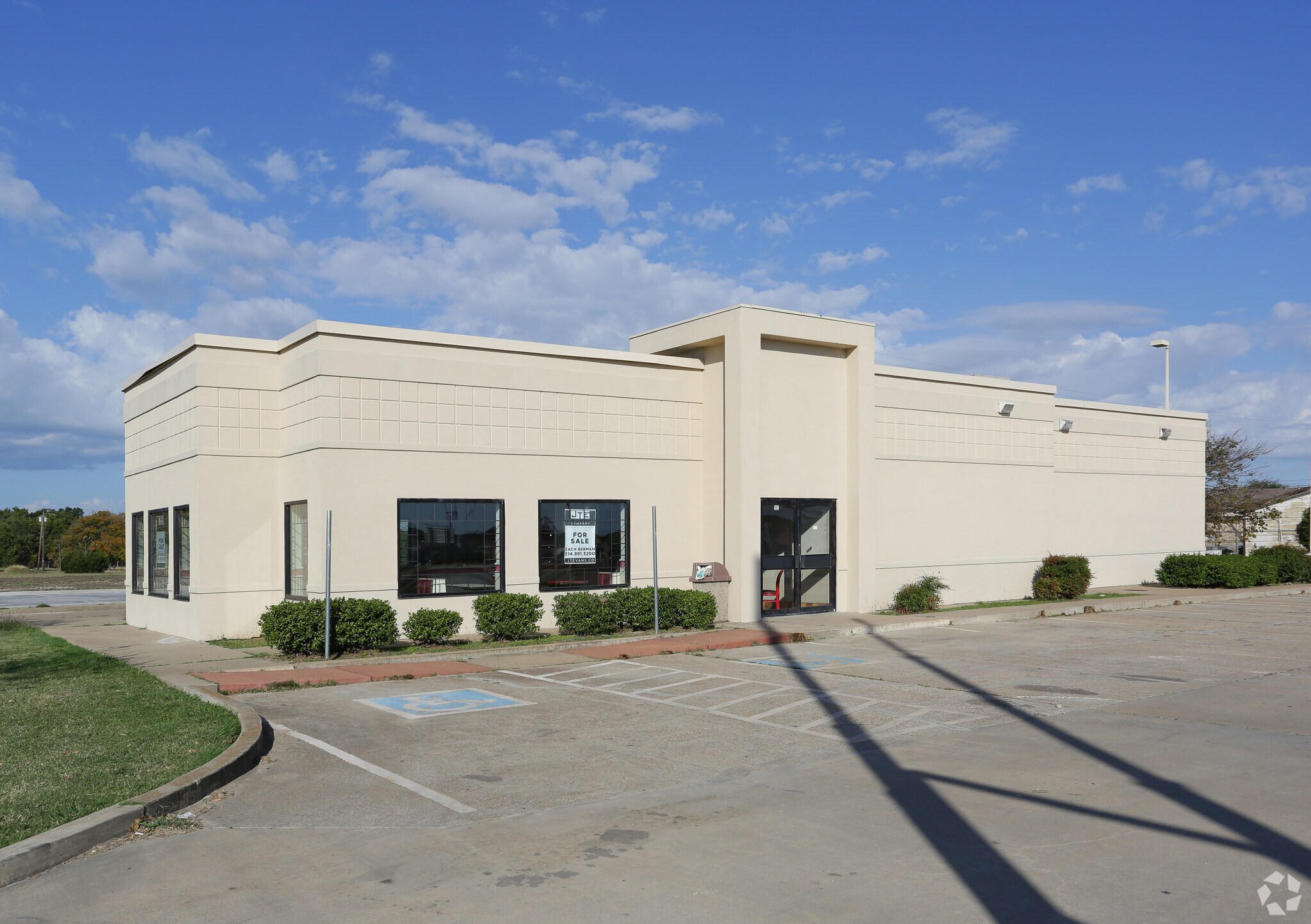 102 I 35 Hwy SE, Hillsboro, TX for sale Primary Photo- Image 1 of 1