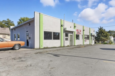 Retail/ Redevelopment N 30th Package portfolio of 2 properties for sale on LoopNet.com - Building Photo - Image 3 of 7