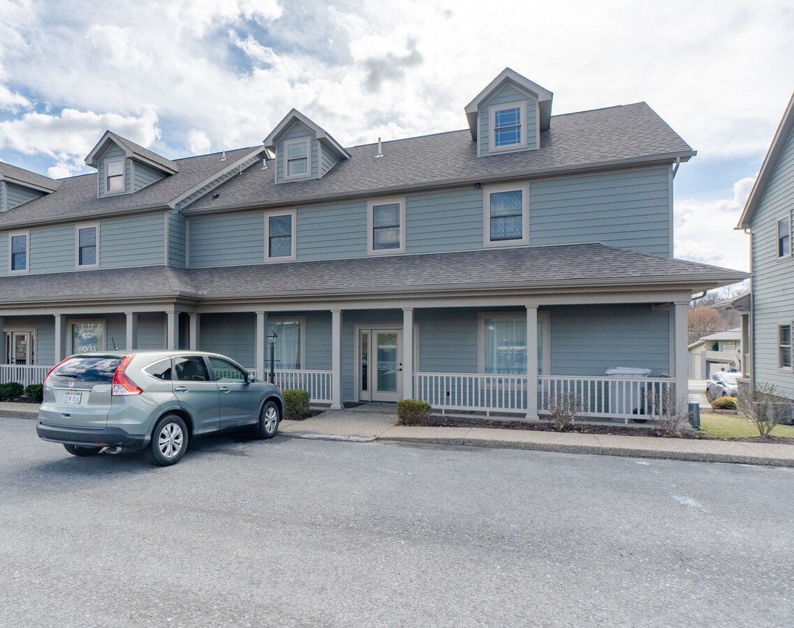 6000 Coombs Farm Dr, WV 26508