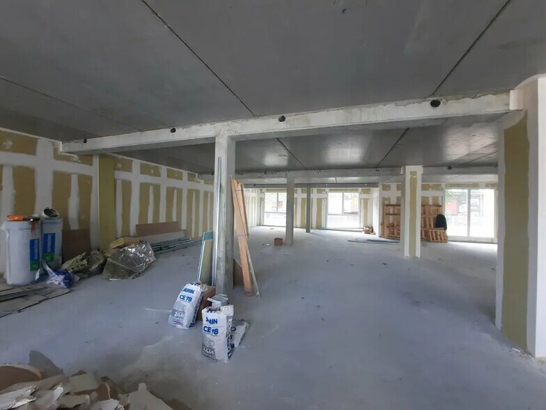 Office in Rouen for lease - Construction Photo - Image 3 of 5