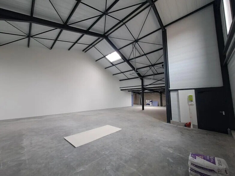 Flex in Gleizé for sale - Interior Photo - Image 2 of 2