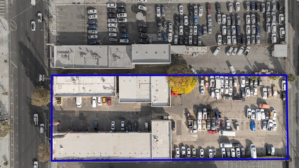 7444-7448 Reseda Blvd portfolio of 2 properties for sale on LoopNet.com - Building Photo - Image 3 of 17