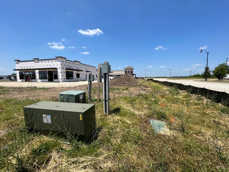 139 Illini Blvd, Sherman, IL for lease - Building Photo - Image 3 of 6