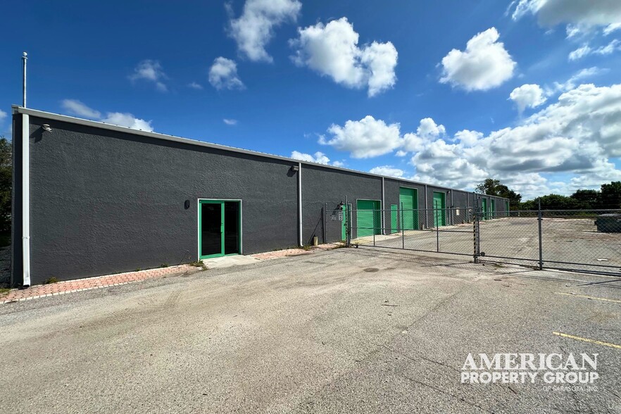 6805 33rd St E, Sarasota, FL for lease - Building Photo - Image 3 of 11