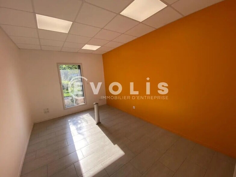 Flex in Camon for lease - Interior Photo - Image 3 of 6