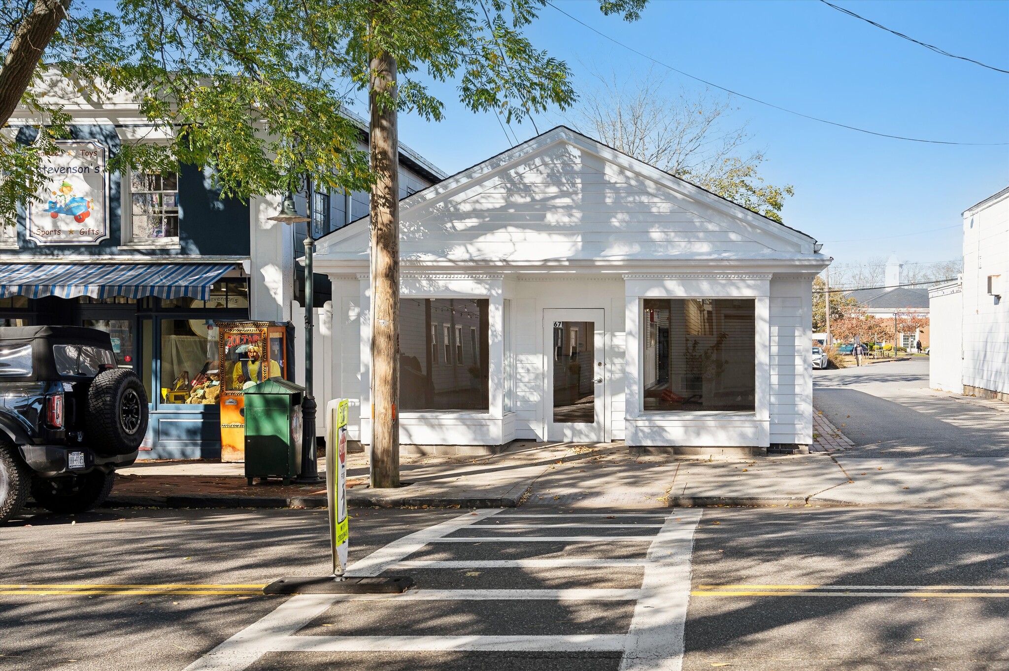 67 Jobs Ln, Southampton, NY for sale Building Photo- Image 1 of 17