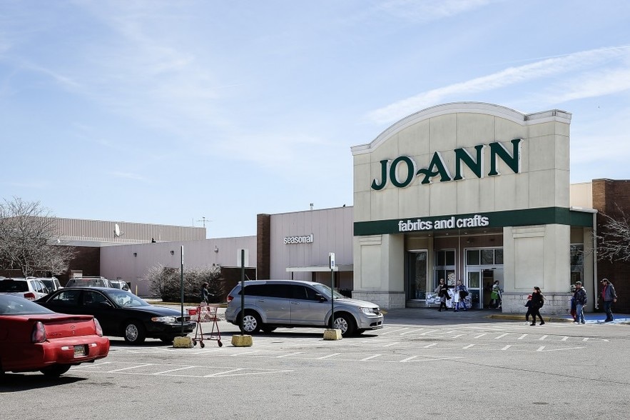 1800 Pipestone Rd, Benton Harbor, MI for sale - Building Photo - Image 1 of 1