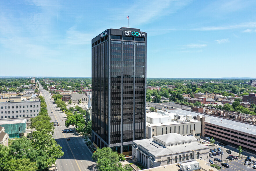 471 E Broad St, Columbus, OH for lease - Building Photo - Image 1 of 6