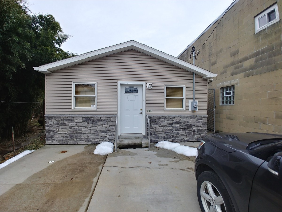 131 2nd St, Blawnox, PA 15238