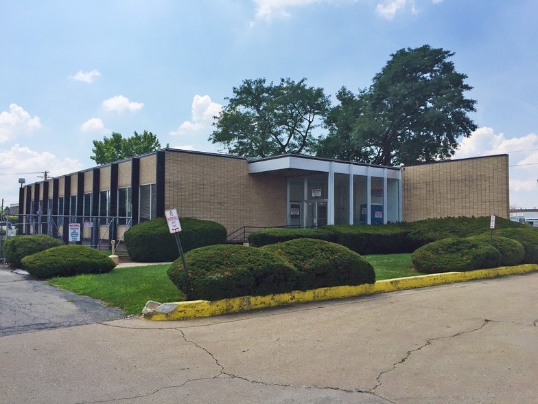 4532 S Kolin Ave, Chicago, IL for lease - Building Photo - Image 2 of 7