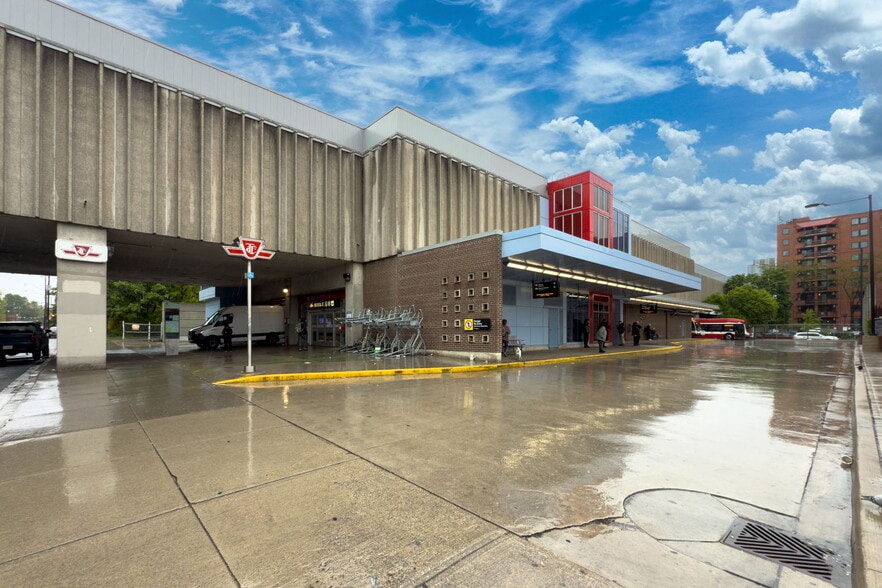 1611 Bloor St W, Toronto, ON for sale - Building Photo - Image 2 of 41