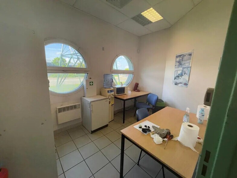 Office in Bourg-en-Bresse for lease - Interior Photo - Image 3 of 3