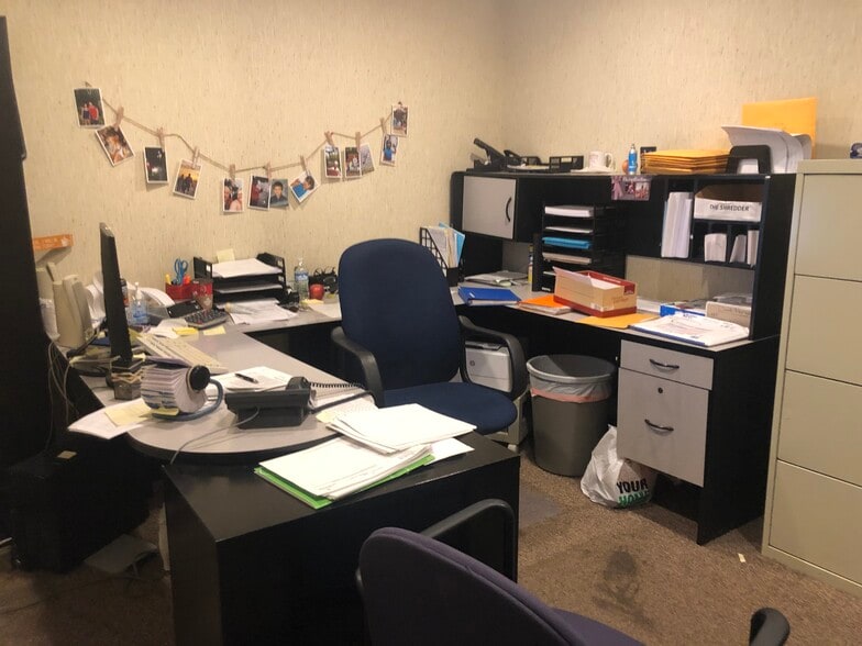 18735 Ecorse Rd, Allen Park, MI for lease - Interior Photo - Image 2 of 63