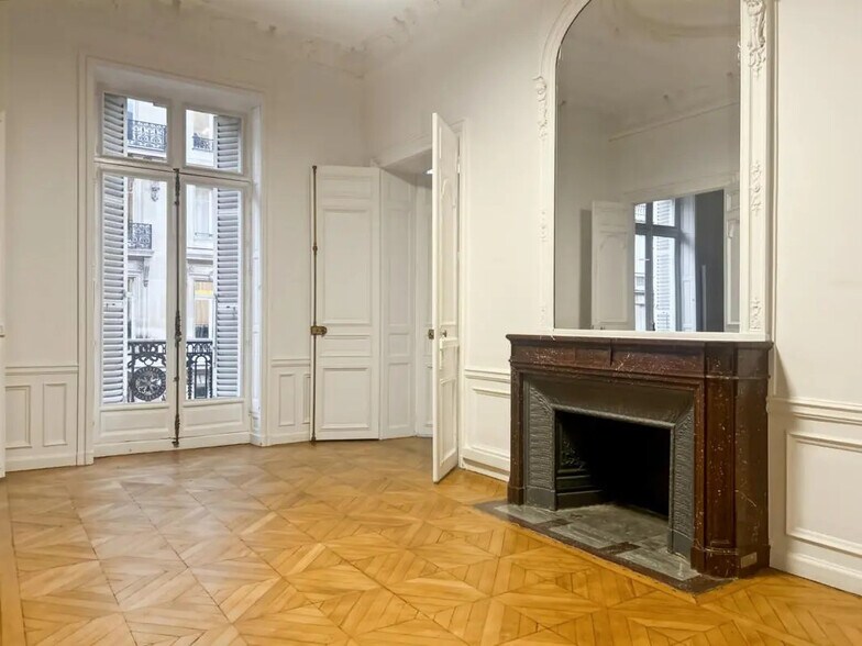 Office in Paris for lease - Building Photo - Image 3 of 15
