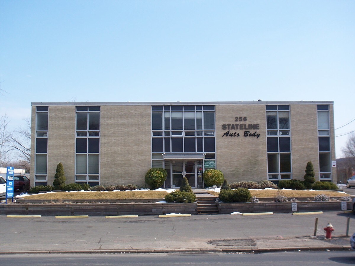 256 Livingston St, Northvale, NJ 07647