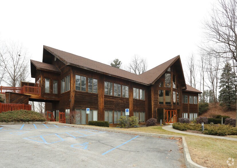 6 Chelsea Pl, Clifton Park, NY for sale - Building Photo - Image 1 of 1