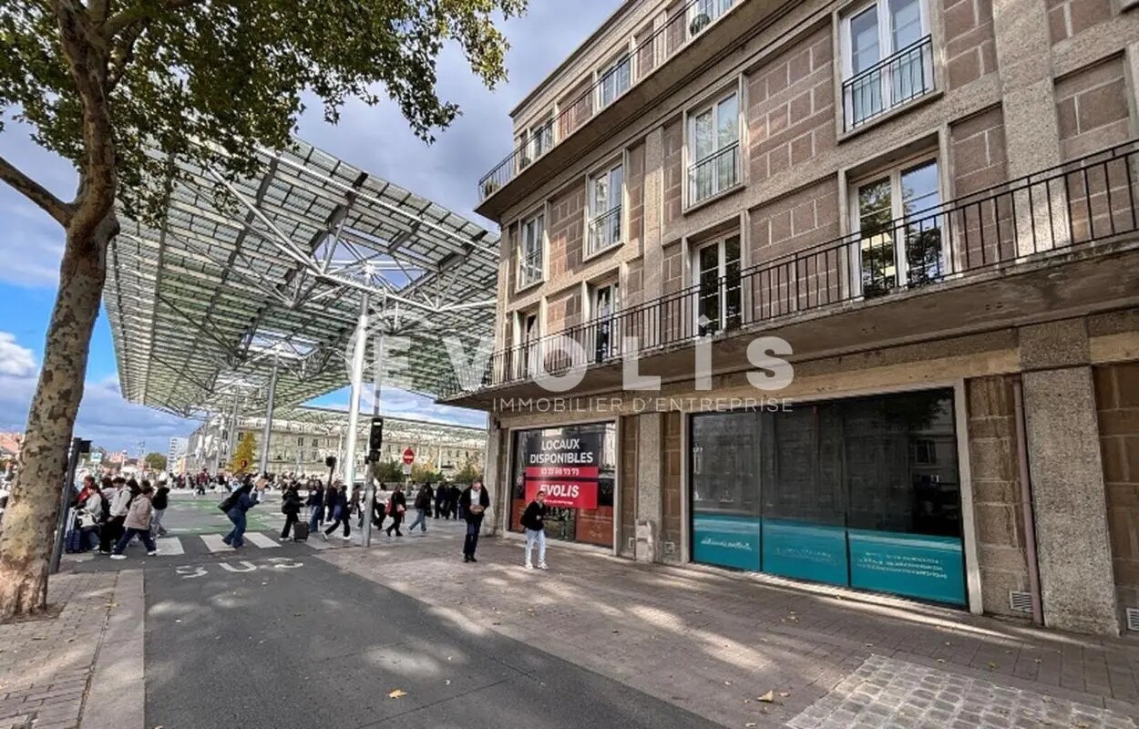 Retail in Amiens for lease Building Photo- Image 1 of 2