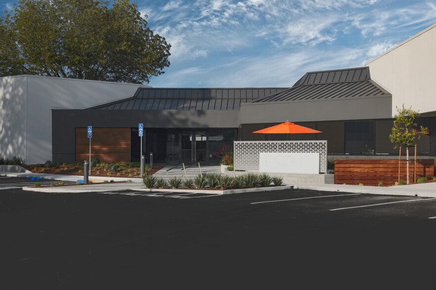 51-61 Daggett Dr, San Jose, CA for lease - Building Photo - Image 1 of 7