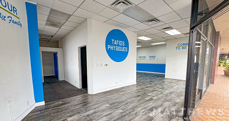 8205 Santa Monica Blvd, West Hollywood, CA for lease - Interior Photo - Image 2 of 4