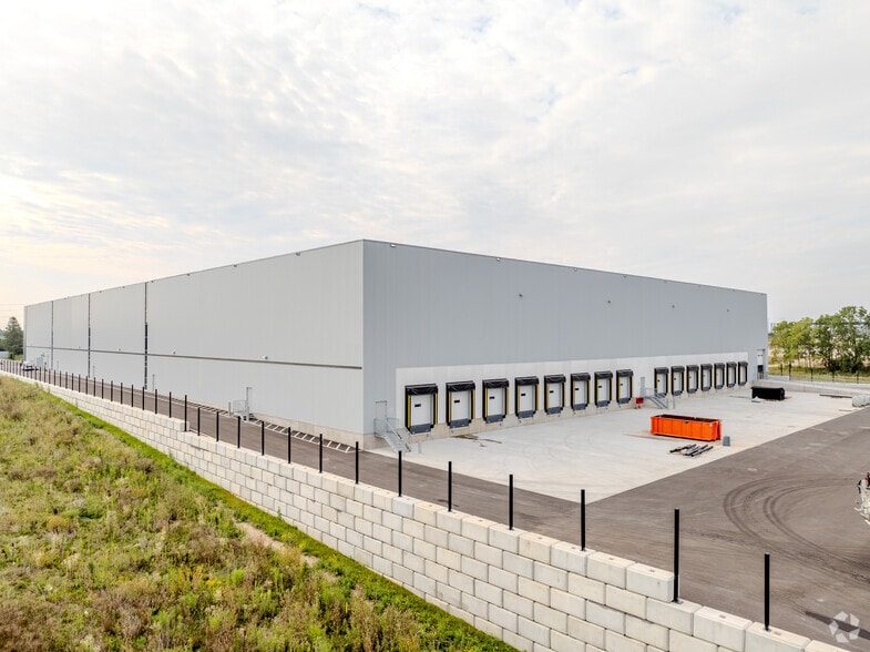 190 Glover Rd, Hamilton, ON for lease - Building Photo - Image 3 of 12