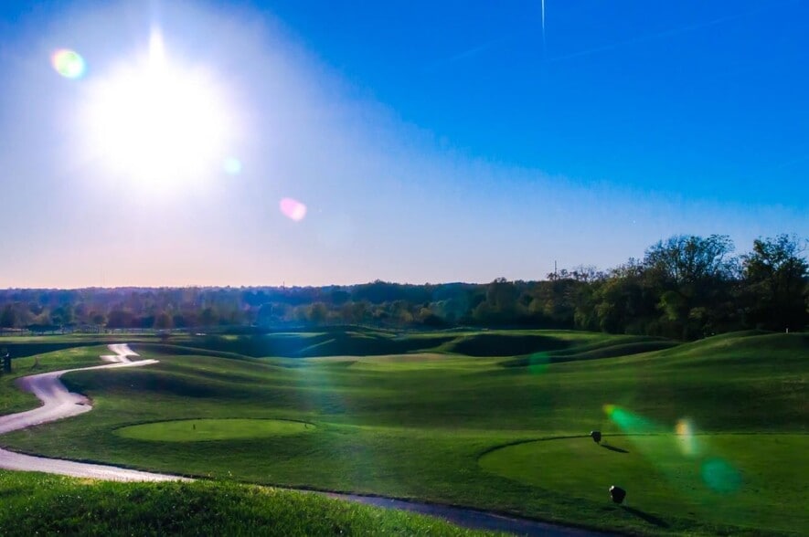 500 Roscommon Dr, Springfield, OH for sale - Building Photo - Image 3 of 18