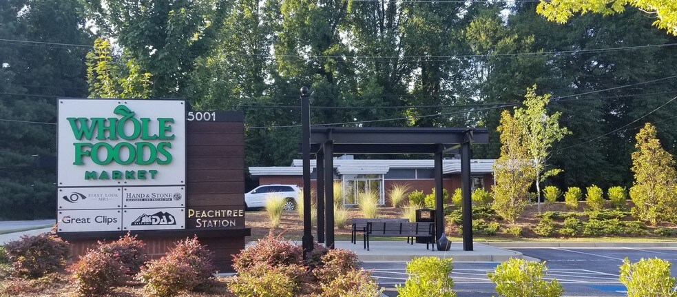 5037 Peachtree Rd, Chamblee, GA for sale - Building Photo - Image 1 of 1