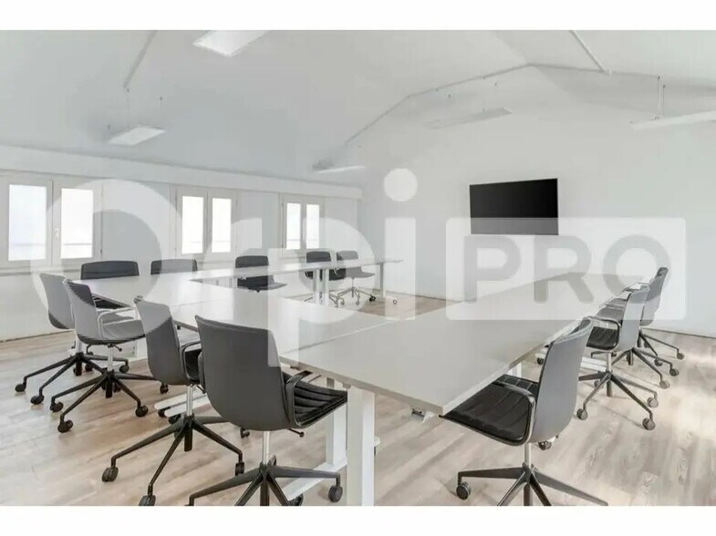 16 Cours Du Danube, Serris for lease - Building Photo - Image 2 of 43