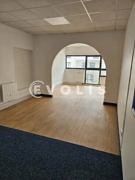 Office in Bagneux for lease - Interior Photo - Image 3 of 11