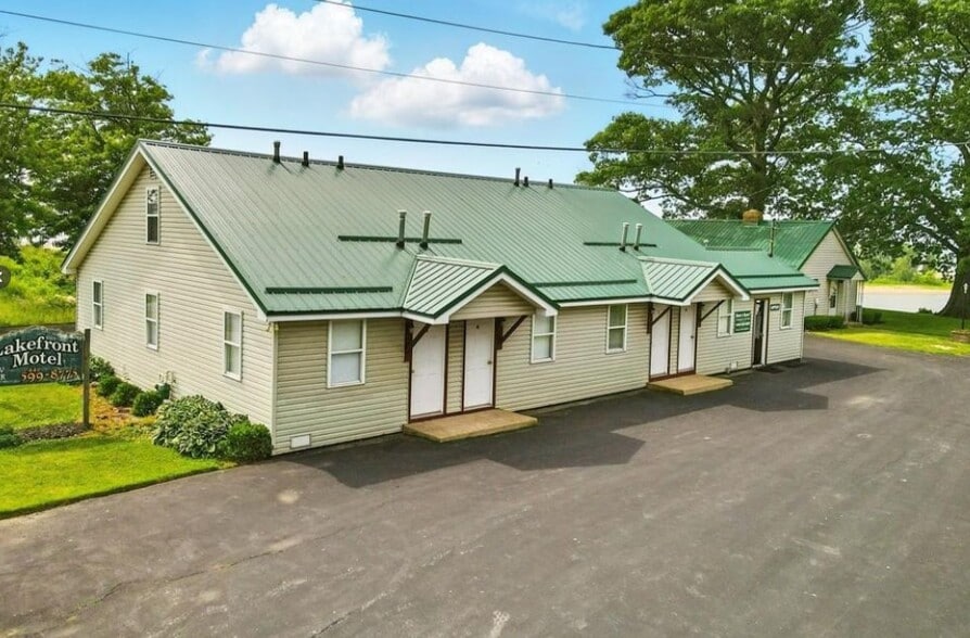 298 Park Ave, Conneaut, OH for sale - Primary Photo - Image 1 of 1