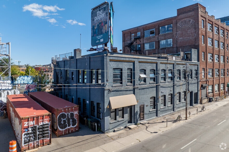 2480 Dundas St W, Toronto, ON for sale - Building Photo - Image 1 of 55