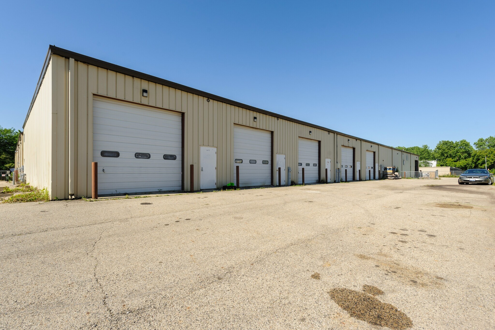 2404 Spring Ridge Rd, Spring Grove, IL for lease Building Photo- Image 1 of 15