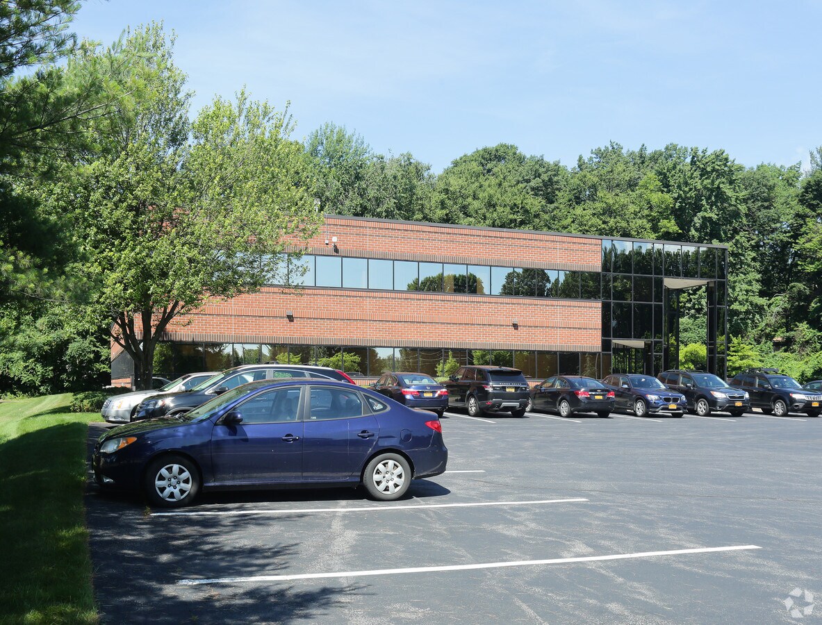 28 Corporate Dr, Clifton Park, NY 12065