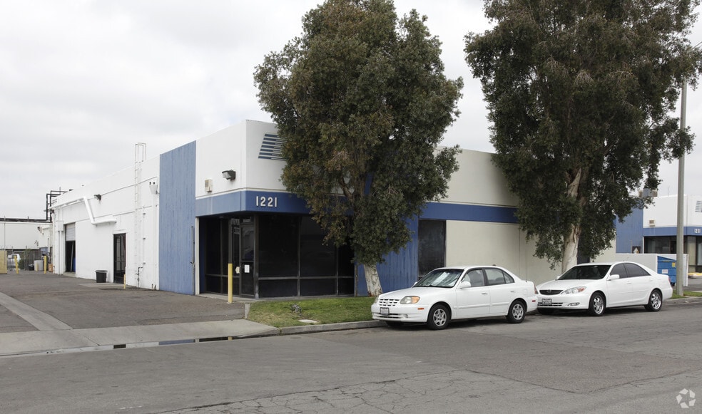 1221 N Simon Cir, Anaheim, CA for lease - Building Photo - Image 3 of 4