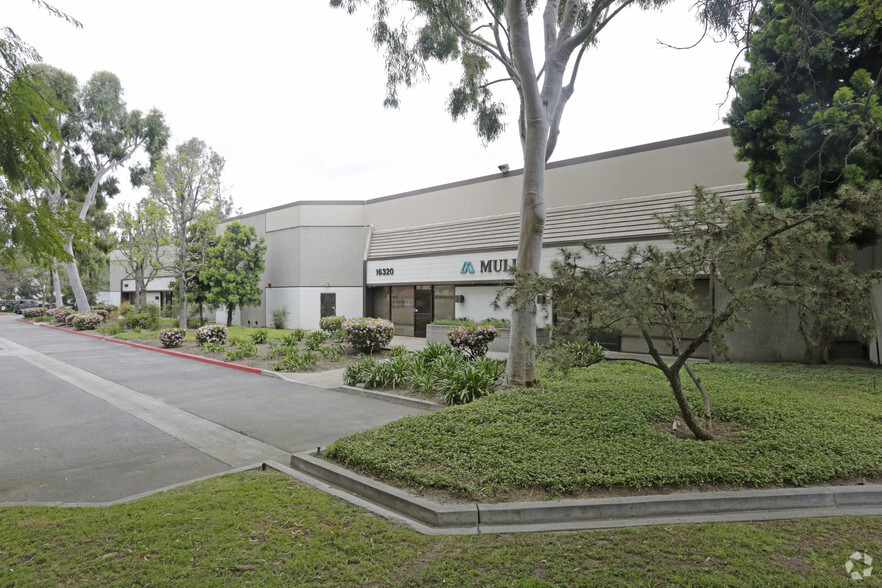 16306-16326 Bloomfield Ave, Cerritos, CA for lease - Building Photo - Image 3 of 12