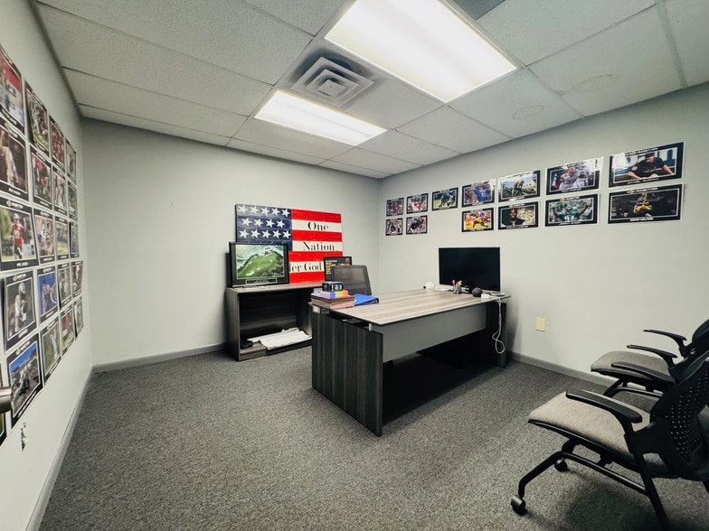 11339 E Distribution Ave, Jacksonville, FL for lease - Building Photo - Image 3 of 4