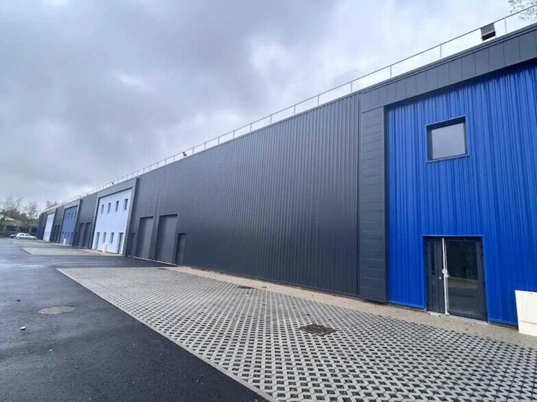 92 Impasse Du Chatelard, Saint-Rémy for lease - Building Photo - Image 2 of 5