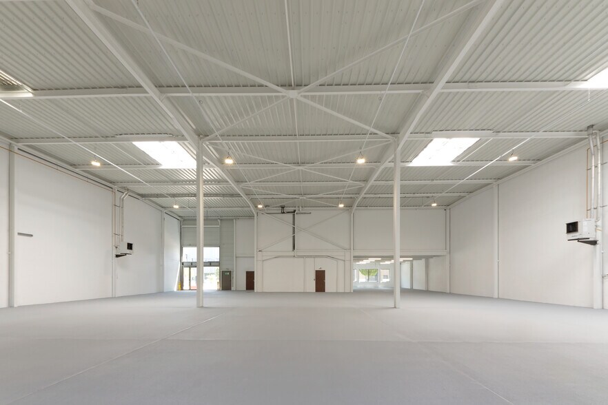 Flex in Le Blanc-Mesnil for lease - Interior Photo - Image 3 of 8