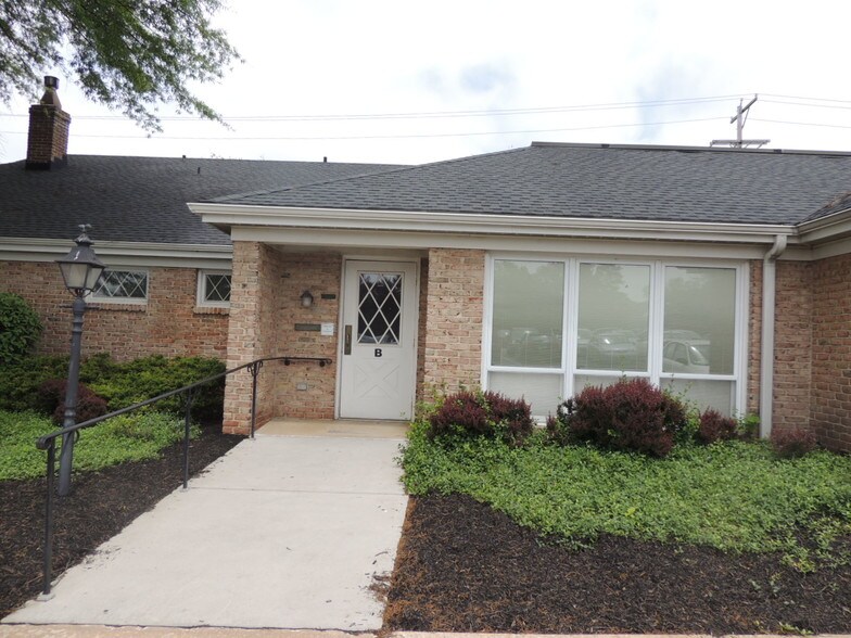 924-B Colonial Ave, York, PA for sale - Building Photo - Image 1 of 1