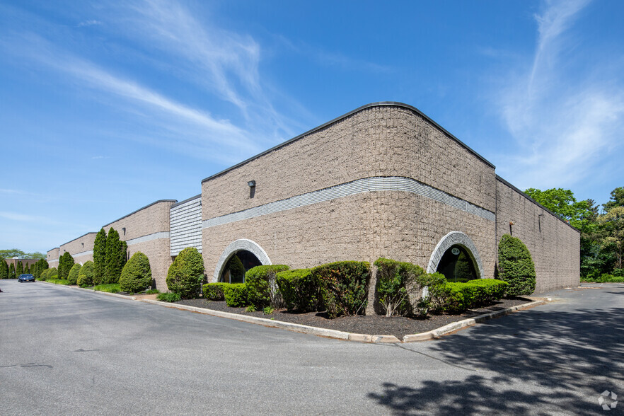 331 Dante Ct, Holbrook, NY for lease - Building Photo - Image 1 of 6