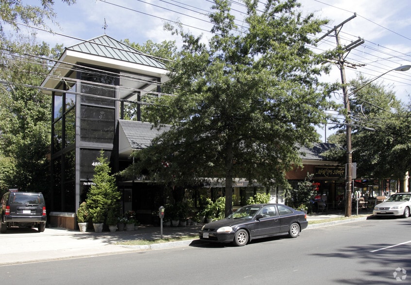4885 Macarthur Blvd NW, Washington, DC for lease - Primary Photo - Image 1 of 3