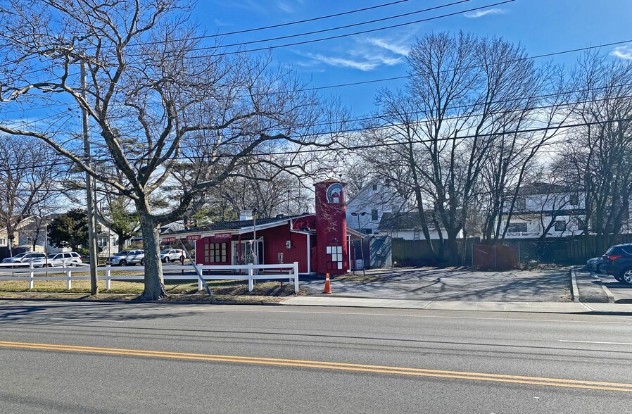 1600 Broadway, Hewlett, NY 11557 Former Hewlett Dairy Barn For Sale