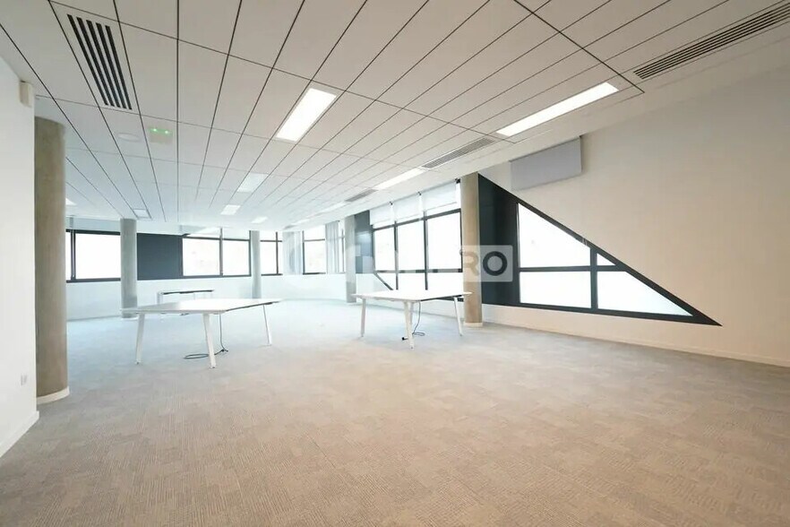 Office in Champagne-au-Mont-d'Or for lease - Interior Photo - Image 1 of 7