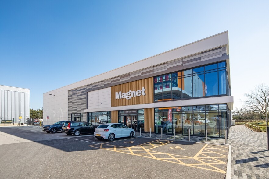 Crompton Close, Basildon for sale - Building Photo - Image 3 of 4